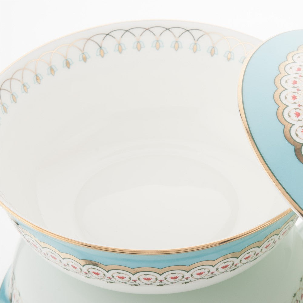 Kaunteya Dasara Premium Serving Bowl with Lid- Lightweight, fine bone china, tableware, luxury serving bowl with lid, 3 portions, 24K gold plated, beautiful blue and white crockery.